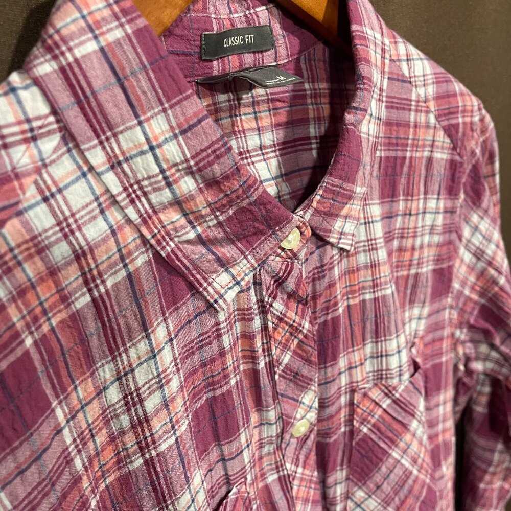 Women's Medium Eddie Bauer Classic Fit Berry Plaid Lightweight Shirt w/Pockets - Picture 5 of 16